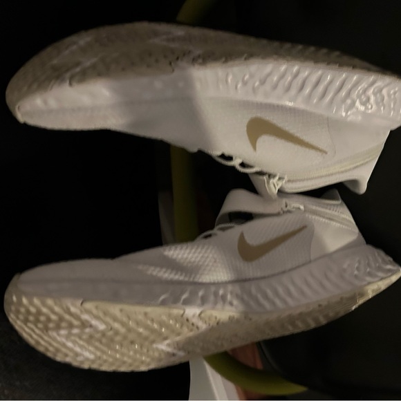 Like New Nike Women's Revolution 5 FlyEase Running Shoe size 11 - Picture 7 of 11